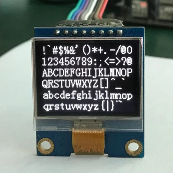 黒128 x 96 OLEDディスプレイ上の1.25インチホワイト